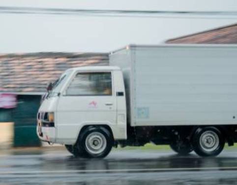 Sebagai perusahaan yang berakar di Sidoarjo, Benteng Gading memiliki keunggulan lokal yang kuat. Kami mengenal setiap sudut Sidoarjo dan Surabaya, memungkinkan kami untuk memberikan solusi logistik yang efektif dan efisien. Kepuasan Anda adalah prioritas kami, dan kami berdedikasi untuk memberikan layanan ekspedisi terbaik.